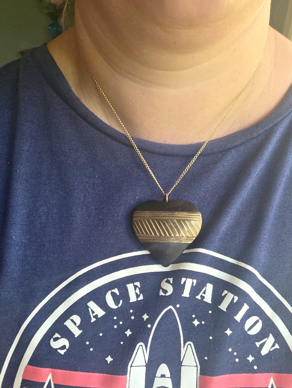 Vintage Wood Heart Necklace - Picture 9 of 9